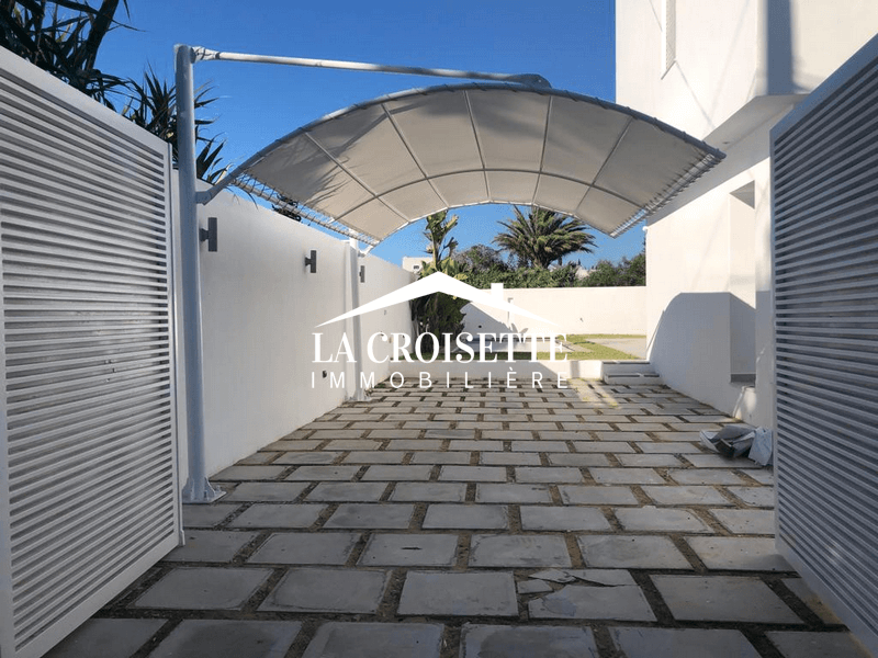 Villa S+3 avec piscine à La Soukra